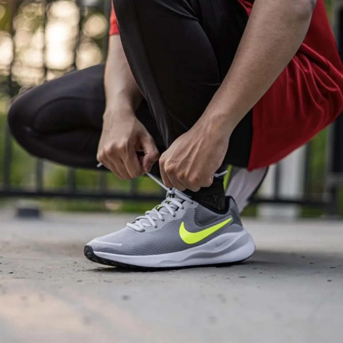 Giày chạy bộ Nike Revolution 7 Road Wolf Grey FB2207-002 — ảnh 2