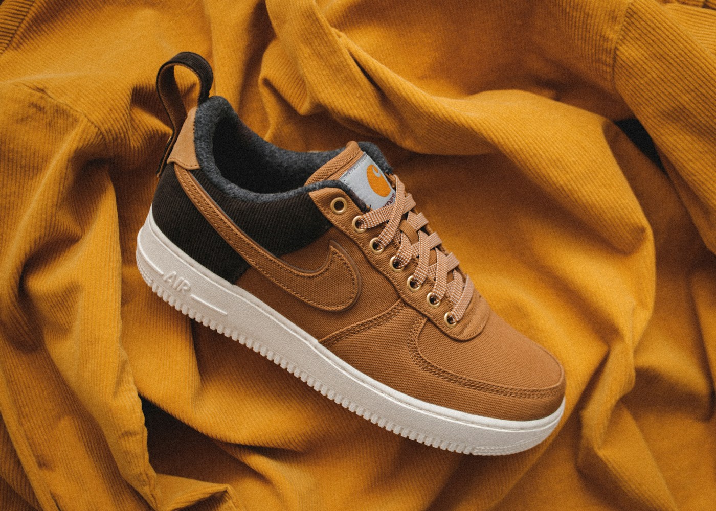 Sneaker minh họa bài viết